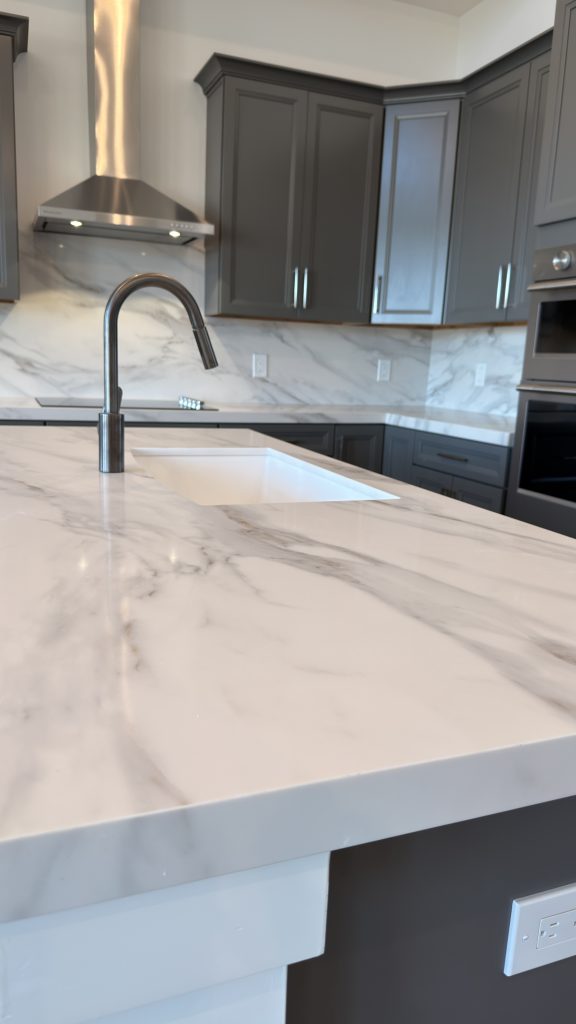 Calacatta Castana Quartz
